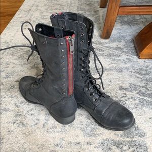 Madden girl combat boots(Gray). Size 7
